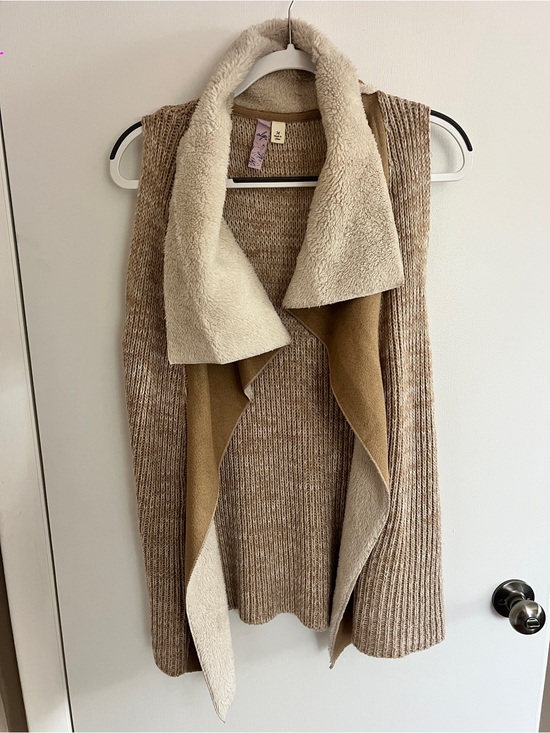 Alya Sweaters - Alya Open-Front Knit Vest with Sherpa Collar - Tan/Cream